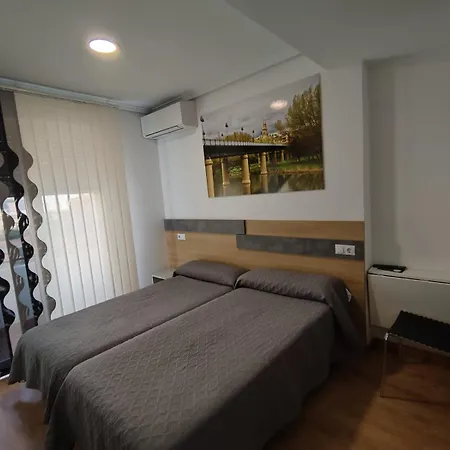 Hostal Rioja Condestable-3